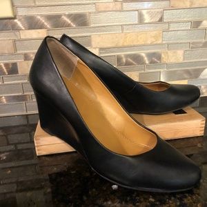 Nine West Black Leather Wedge Size 8.5